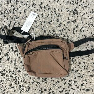 NWT BAGGU FANNY PACK COCOA
